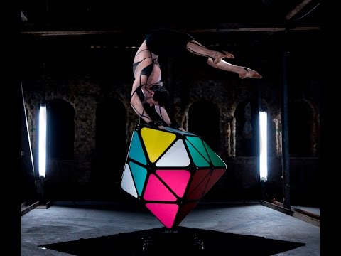 SLIKK Showacts - Rubik's Cube Handstandartistik