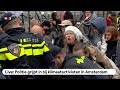 LIVE: Politie grijpt in bij klimaatactivisten in Amsterdam