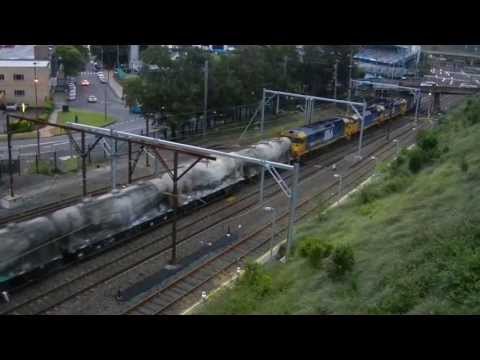 4124- 4 locos 5 wagons 4/4/13