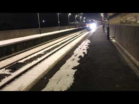 Aggregate 66711 powers up through Retford