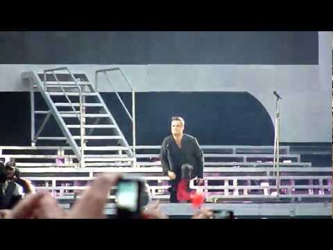 Robbie Williams - Let Me Entertain You - Take That Progress Tour - Wembley 6/7/11