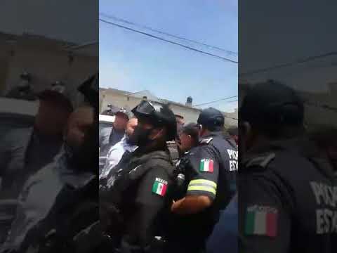 Enfrentamiento entre personal de la Fiscalia Regional de Ecatepec y transportistas