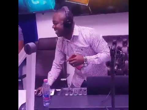 Naf Kassi Twerking to Sammy Flex On Zylofon TV