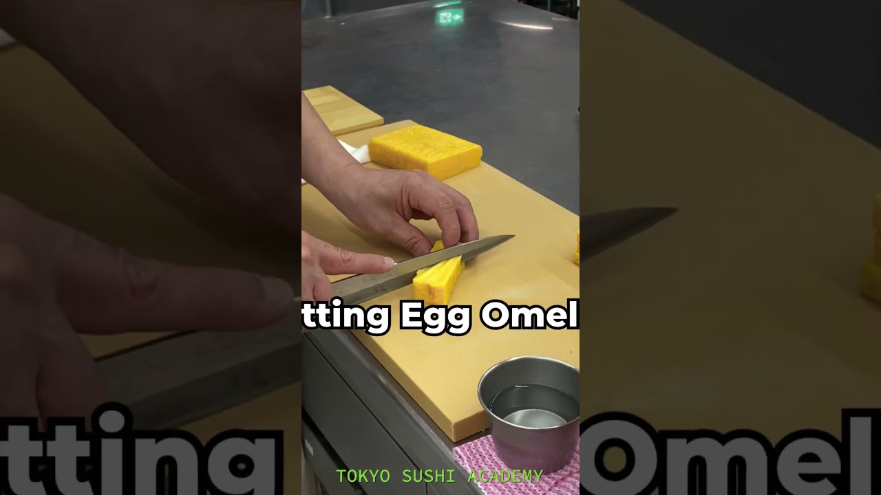 Cutting Egg Omelette/@tokyosushiacademyenglishcourse