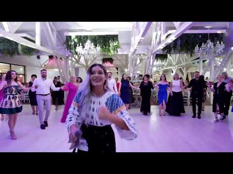 @GabrielaVladu  -  Tine-o Doamne pe Regina/ COLAJ  DE JOC 2023/ M-o facut mama asa