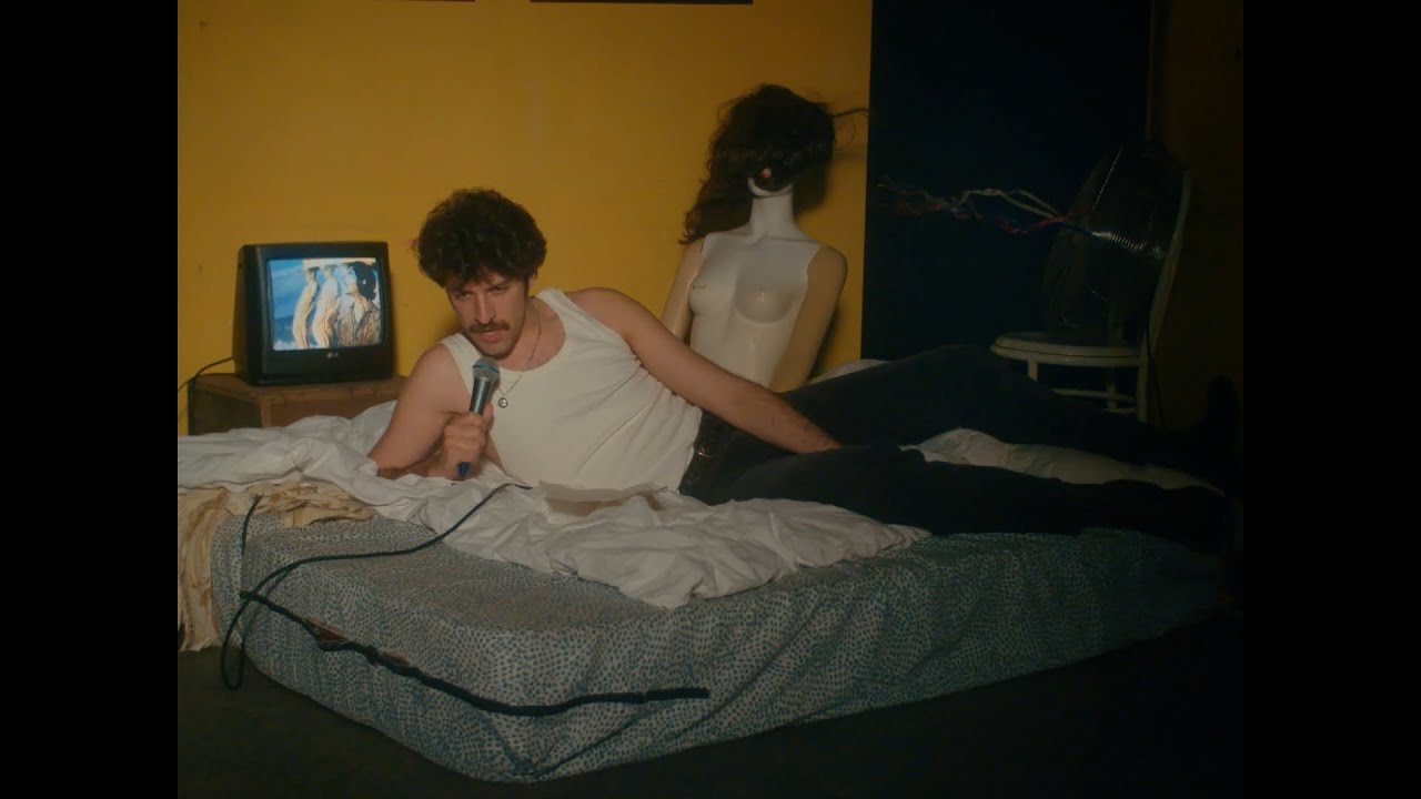 Miniature de la vidéo Kiss And Be Friends | Official Trailer du film Kiss and Be Friends