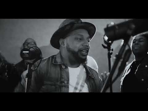 HOLD ON (feat. Deon Kipping, Esteban Ramos & Alaina Brown) | The Huddle Worship