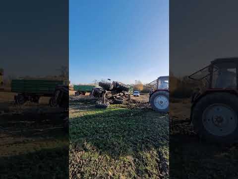 Akcja wyciągania ciągnika! 💥 Traktor Umkipp Bergung Fail to Win! #shorts #farming #trending #viral