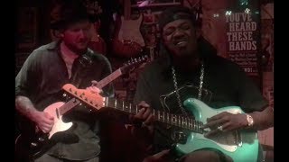 This is AWESOME!!  Josh Smith and Eric Gales Trading Licks on 12 bar Blues