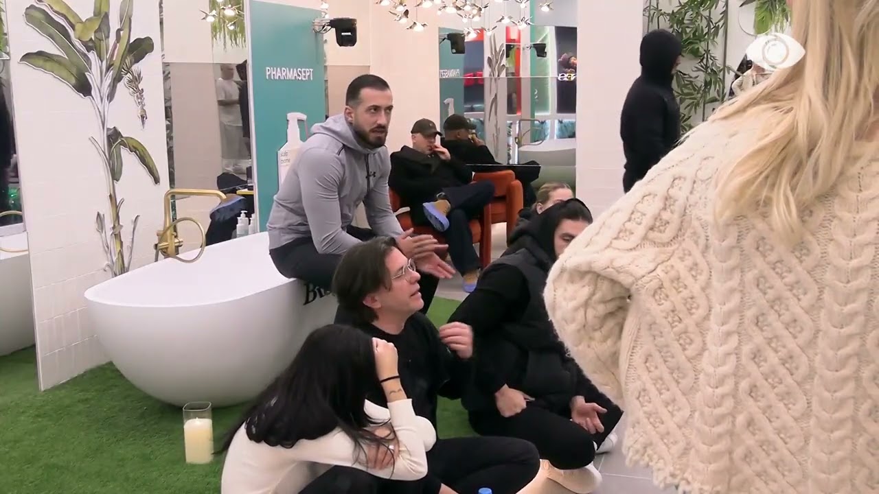 Banorët në mbledhje për pastërtinë, Laerti: Klajdi, Bernardi dhe Olsi bëjnë punë që s’janë të tyret
