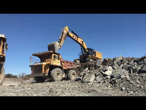 Cat 374F loading Dresser 210m’s