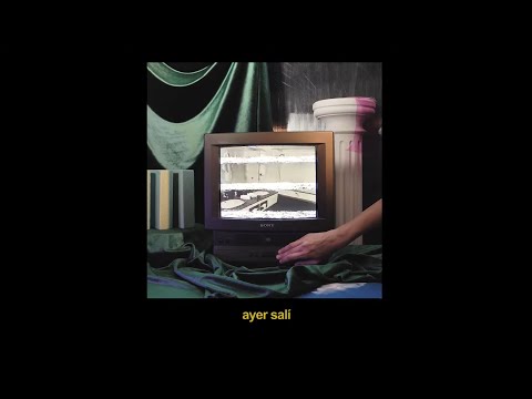 León Benavente - Ayer salí (Lyric Video)