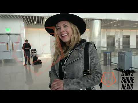 Katheryn Winnick calls Volodymyr Zelenskyy "her hero" on the 1-year anniversary of the war.