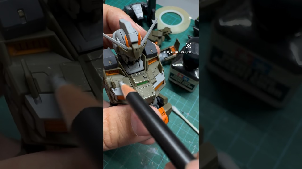 How to use weathering pencils for gundam #gundam #gunplabuilder #gunpla #weathering #akinteractive