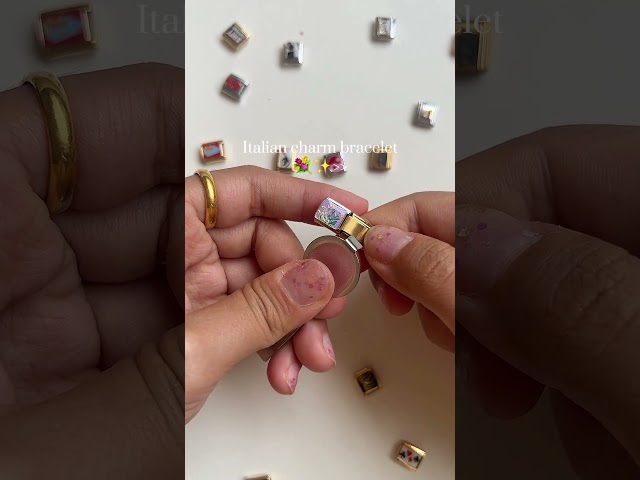 Vídeo relacionado con GEMOSA Pulsera italiana personalizada, 10 abalorios, acero inoxidable y plata, eslabones ajustables hasta 6.75 pies con herramienta, luna, estrella, animales, corazón, flores