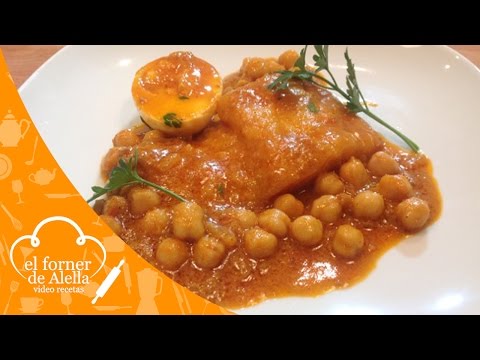Bacalao con Garbanzos y Salsa Romesco