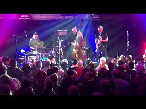 download lagu mp3 mp4 Big Ears Knoxville, download lagu Big Ears Knoxville gratis, unduh video klip Big Ears Knoxville