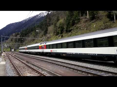 IL TRANSITO DELLA SBB Re 460 A WASSEN. (CH) GOTTHARDBAHN.25 - 4 - 2015.