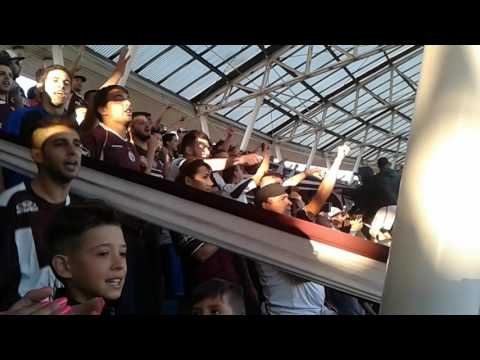 "La gente, perdiendo 3 a 0 alentando sin parar" Barra: La Barra 14 &bull; Club: Lanús