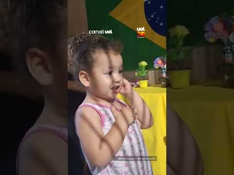 Em clima de Copa, menina de 3 anos apresenta sua versão do Hino Nacional Brasileiro