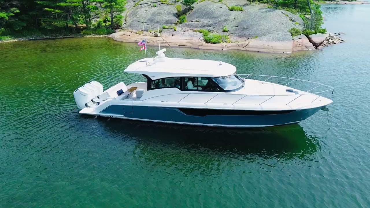 2025 Tiara 48LE