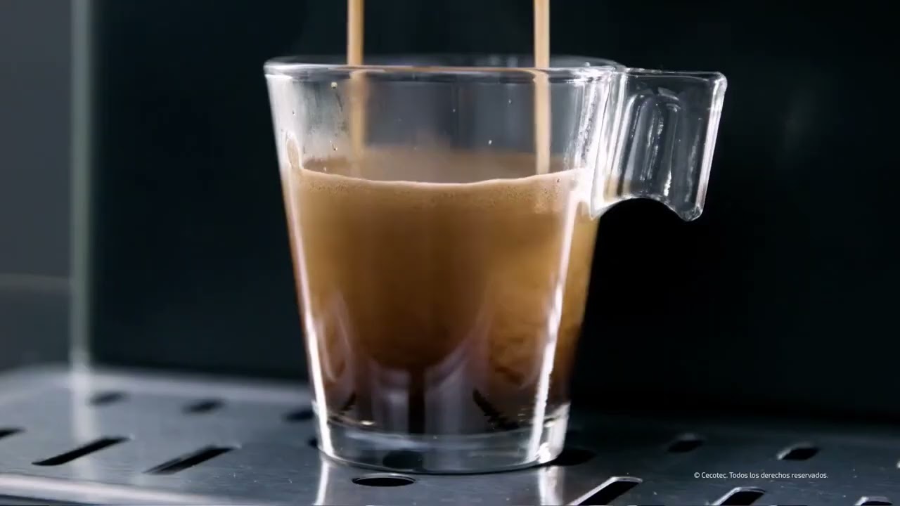 Кофеварка рожковая CECOTEC Cumbia Power Espresso 20 Matic video preview