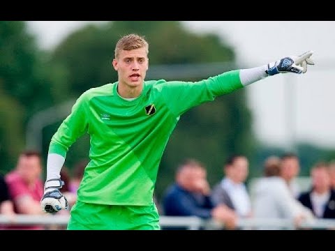 1 minuto di Andries Noppert che spapera.