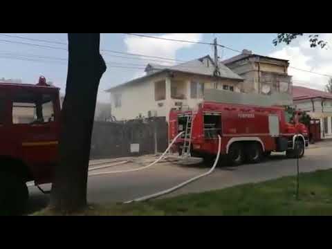 Incendiu în lanț, la mai multe imobile din municipiu | Pompierii au intervenit cu 4 autospeciale