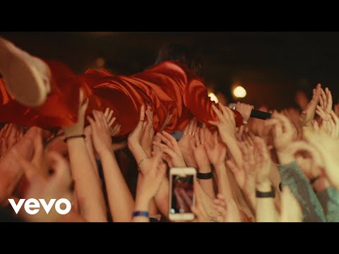 Shes A Gun - The Greeting Committee