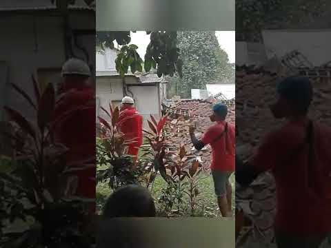 bedah rumah lagi @MNCTVOfficialId dirumah bapak misar