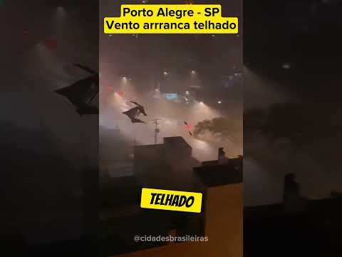#PortoAlegre #RS vento arranca telhado #shorts #cidadesbrasileiras