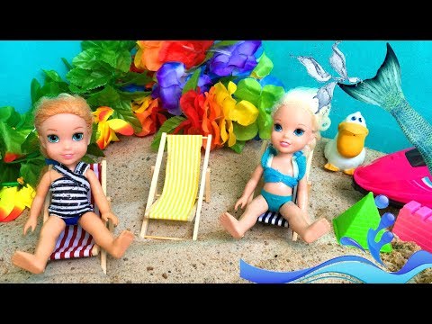 Elsa and Anna Toddlers Relax on Deck Chairs  - Super Beach Day with Friends - Water Play - Barbie
