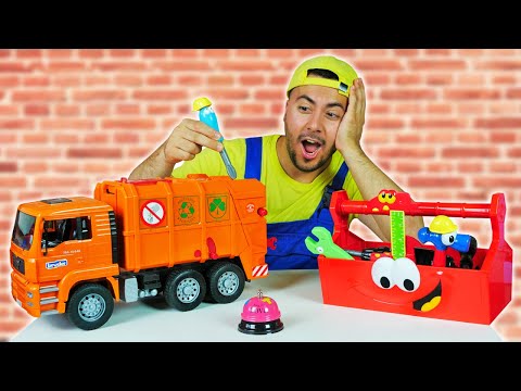 Çocuklar için Eyvah, kırıldı şov. Okan oyuncak kamyonunu tamir ediyor. Tamircilik oyunu.