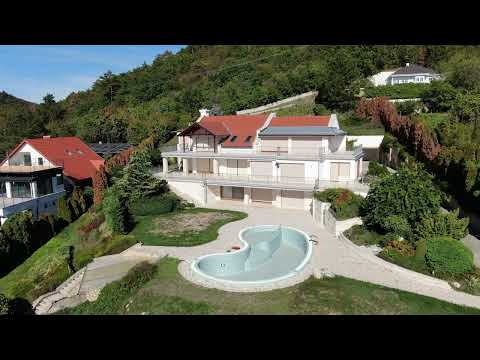 Balatoni villa, csodálatos panoráma, medence, hatalmas telek.