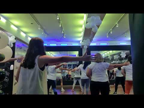 Aula 01 de Zumba na academia