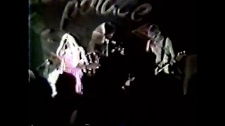 Red Hot Chili Peppers Catholic School Girls Rule Live 12-3-1986