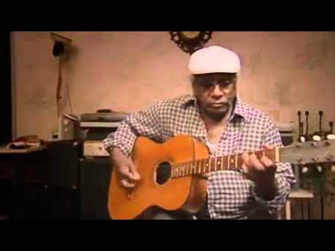 The Great Legend Tewelde Reda Singing "Seb Mukaney"