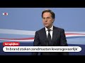 TERUGKIJKEN: Rutte in persconferentie: stop 'idiotie' van in brand steken zendmasten