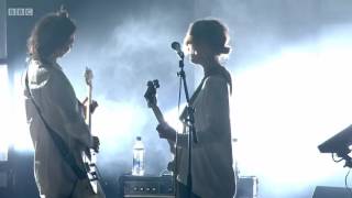 Warpaint - &#39;Beetles&#39; (Live 2017)