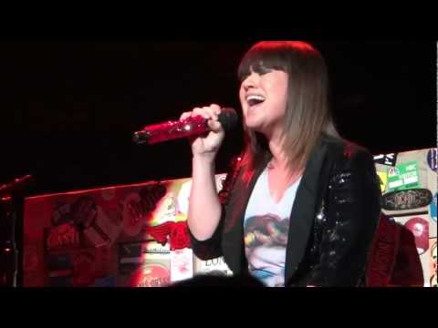 Kelly Clarkson - The Only Exception (Paramore Cover) - Horseshoe Casino