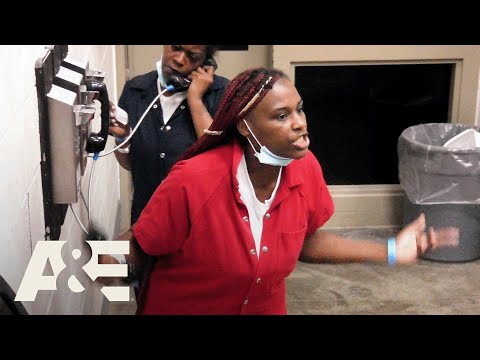 60 Days In: Sheriff FURIOUS with Carlos & Women's Pod Fight - Season 7, Episode 4 RECAP | A&E