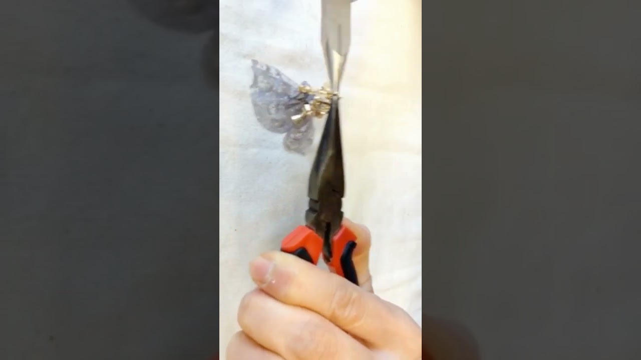 チュールレースでふんわりイヤリング