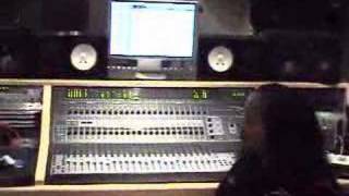 Carmelina Vargas records &quot;Mueve Las Caderas&quot;