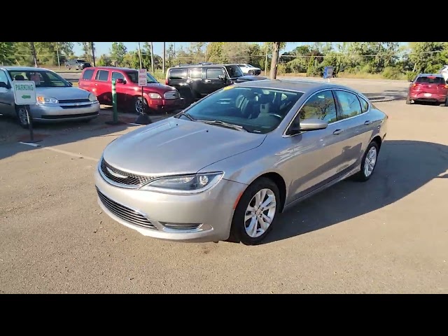 2015 Chrysler 200 - Image 33