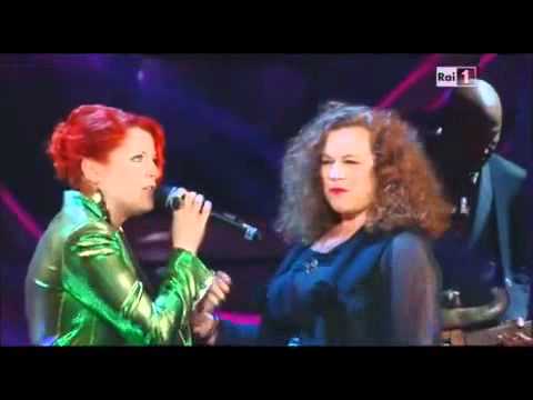 Noemi e Sarah Jane Morris - Amarsi un po'-To feel in love - Sanremo 2012 - 16.02.12