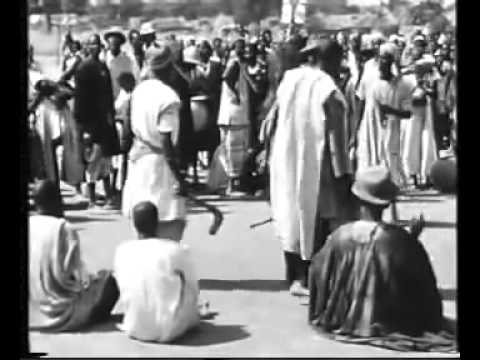 Documentaire La mort du  Mogho Naaba Sagha II  roi Mossi  a  1957 (Jean Rouch)