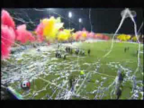 "Final Partido de Vuelta Invierno 2013: Salida de los equipos" Barra: Garra Herediana &bull; Club: Herediano