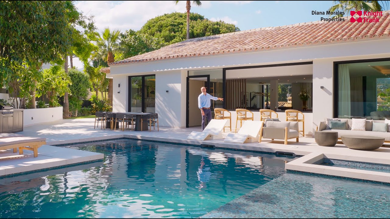 Villa for sale in Las Brisas, Nueva Andalucia