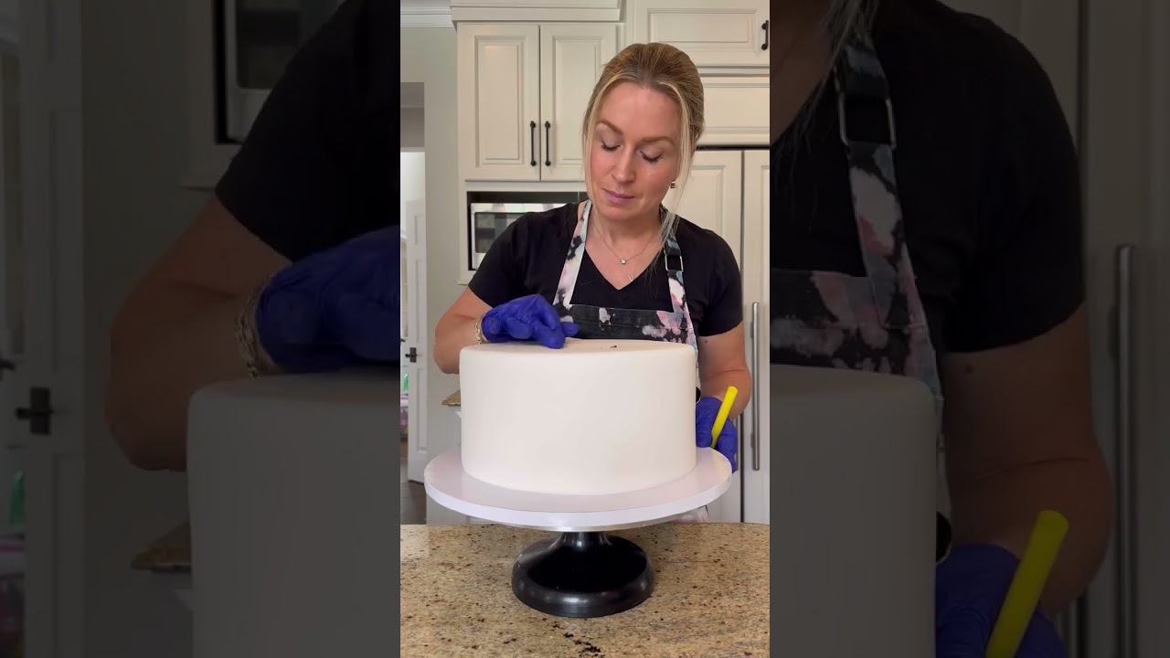 Pro Tip: How to Size Cake Boards When Making a Tiered Cake #cakedecorating #tieredcake #baking #cake