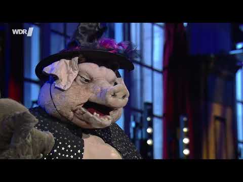 Halloween! Holiday or Commerce? | Steffi and Torsten the Pigs